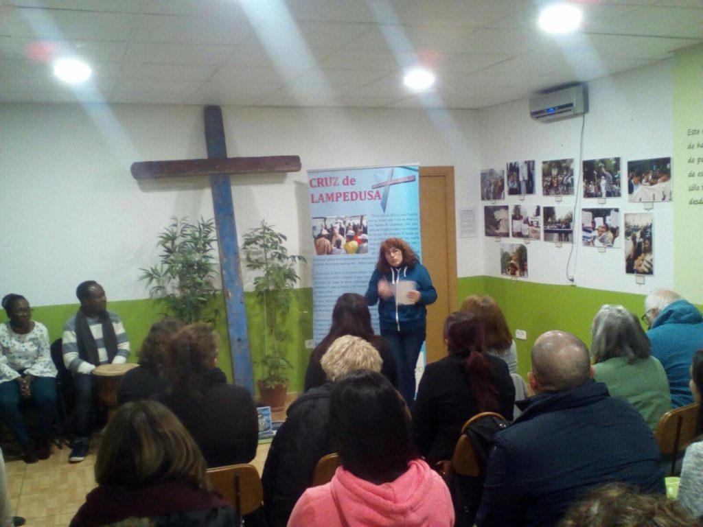 Pamplona. Tarde de encuentro y solidaridad con la Cruz de Lampedusa